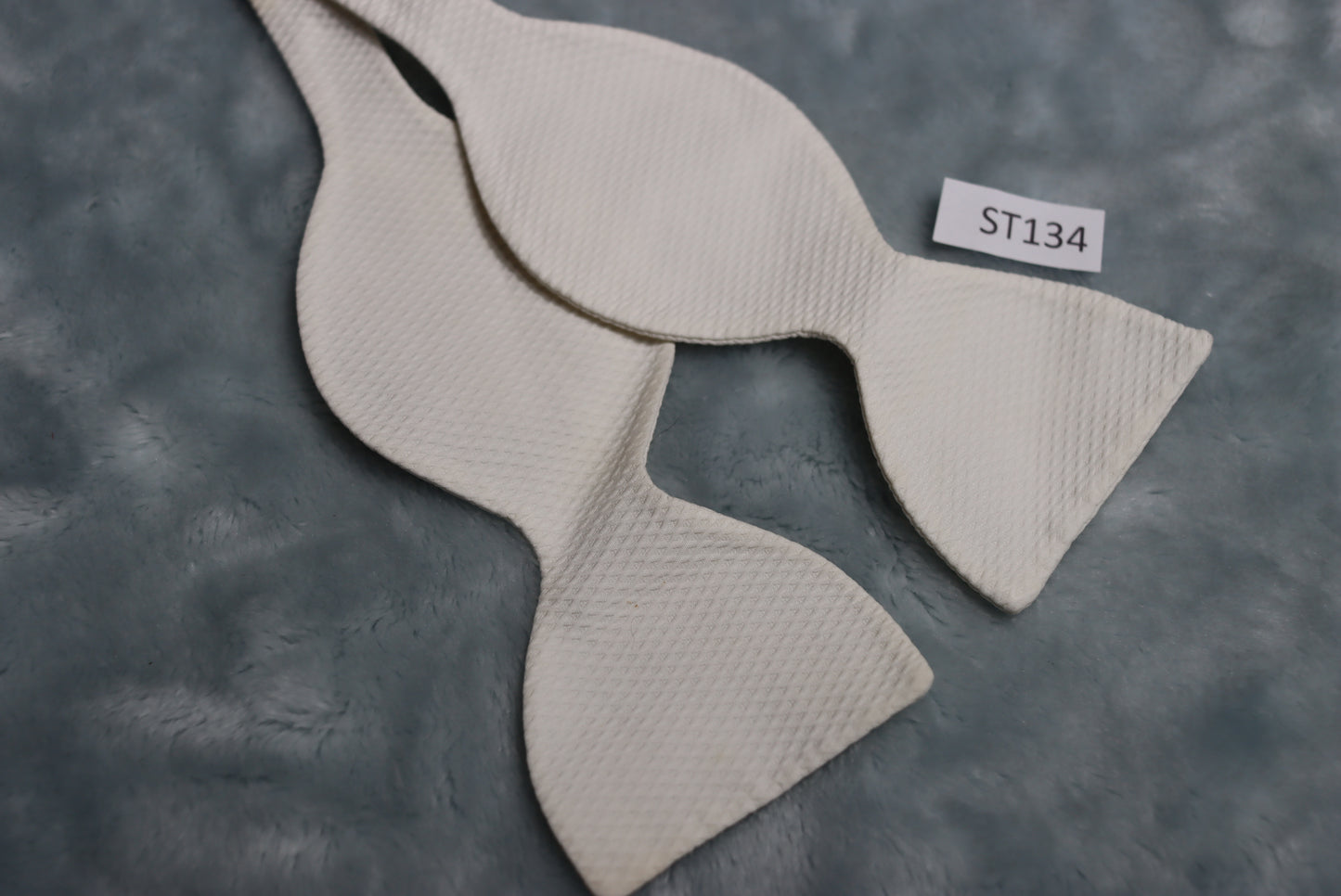 Vintage self tie thistle end white bow tie TIM