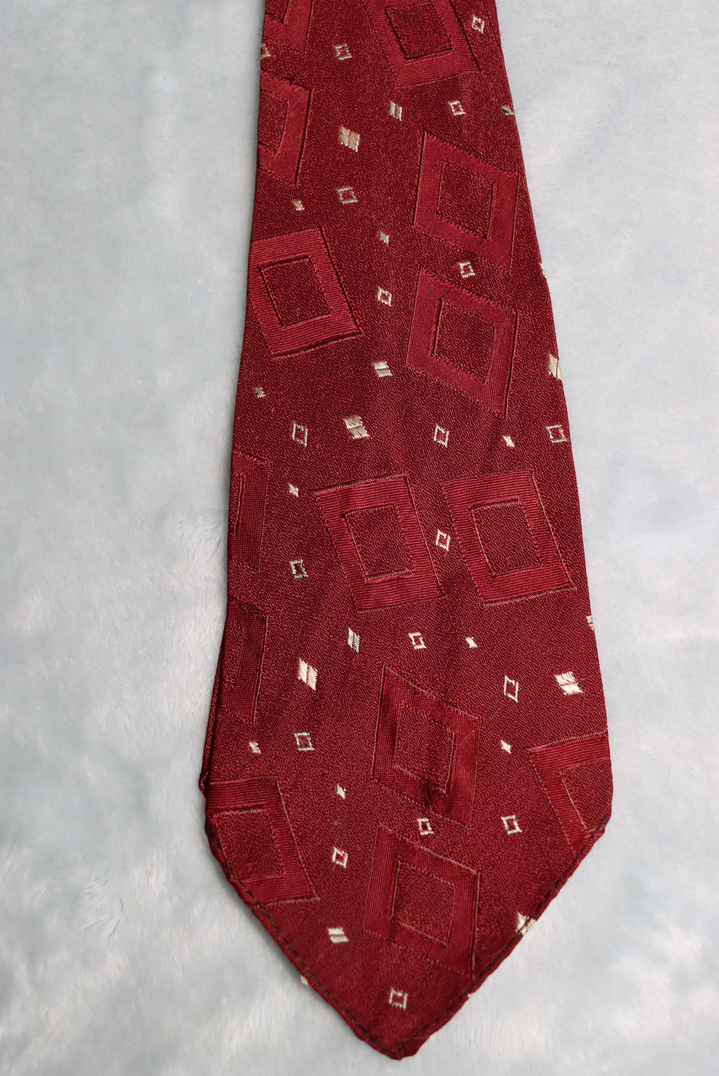 Vintage 1930s/40s Argo Classic Claret Diamonds Swing Tie