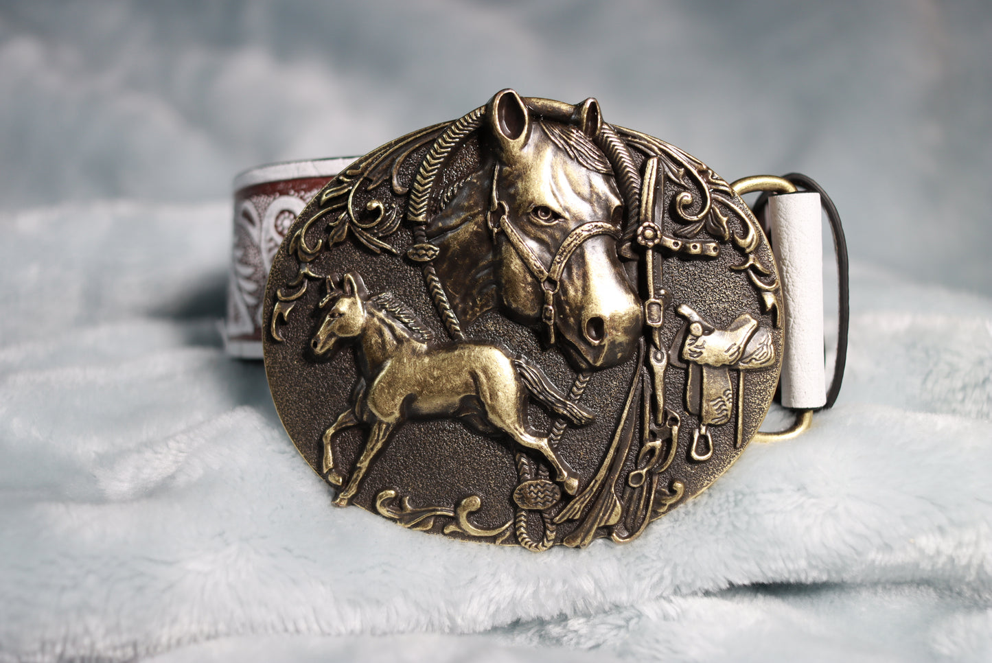Large Brass Metal Horse Buckle Western Cowboy White and Brown Belt