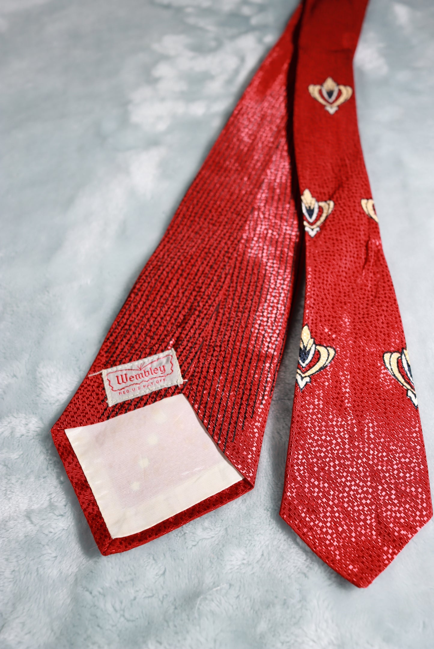 Vintage Wembley Red Black Cream Sharkskin Tie 1940s/50s