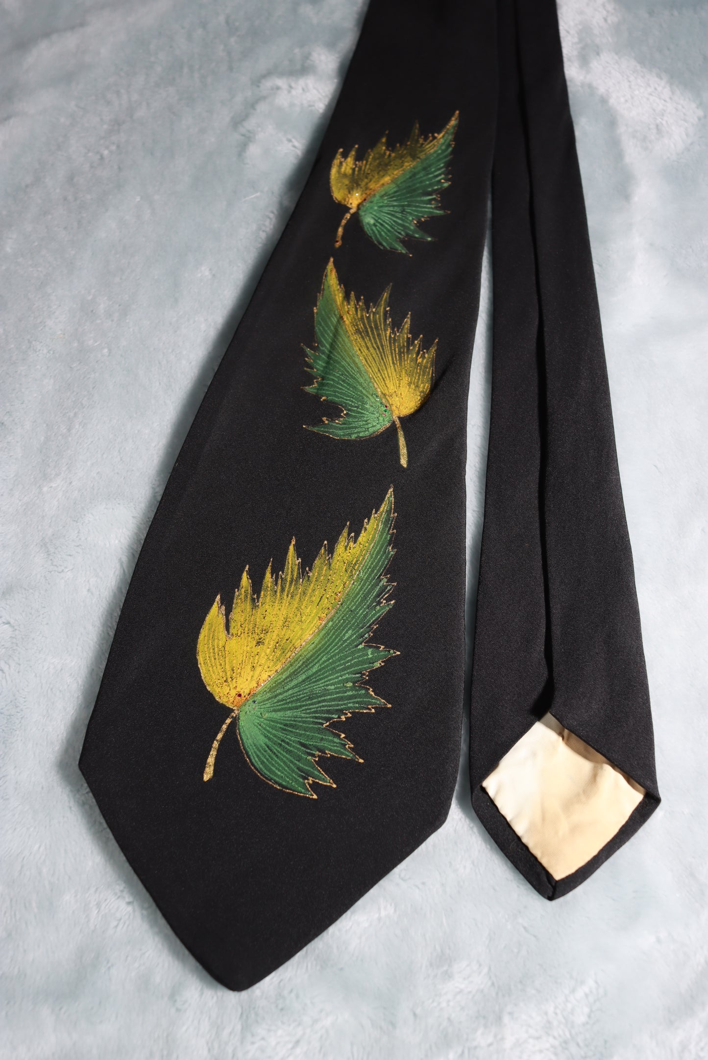 Vintage Hand Painted Leaves and Diamantes Swing Tie 1940s/50s