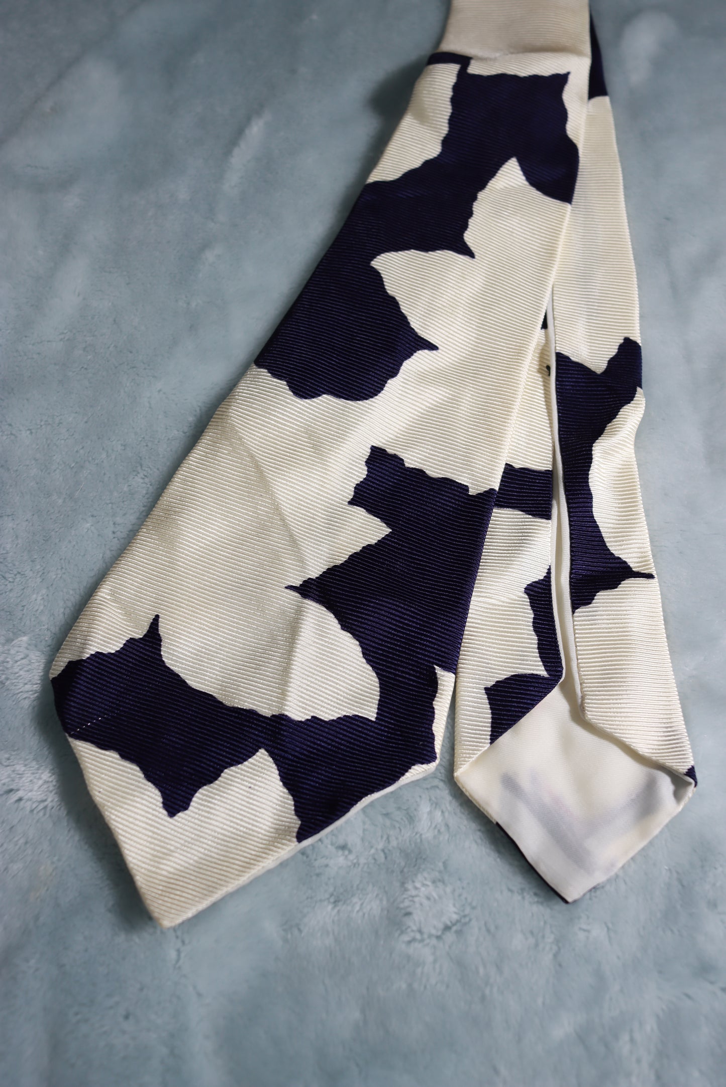 Vintage New Blue White Abstract Quality Cravat Swing Tie 1940s/50s