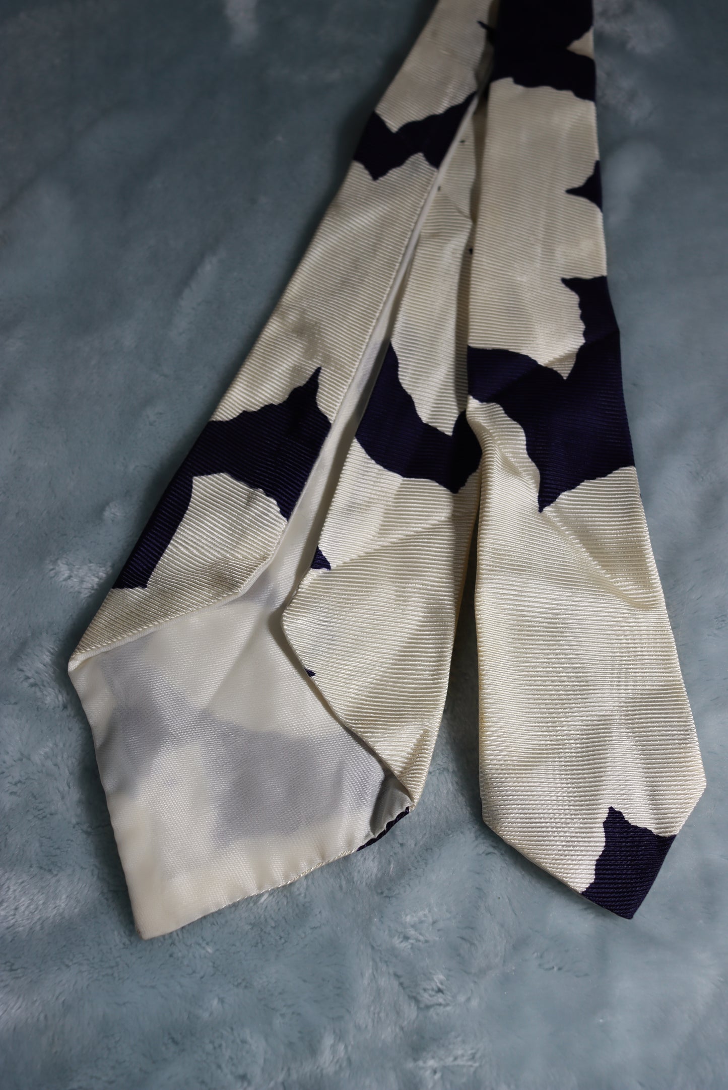 Vintage New Blue White Abstract Quality Cravat Swing Tie 1940s/50s