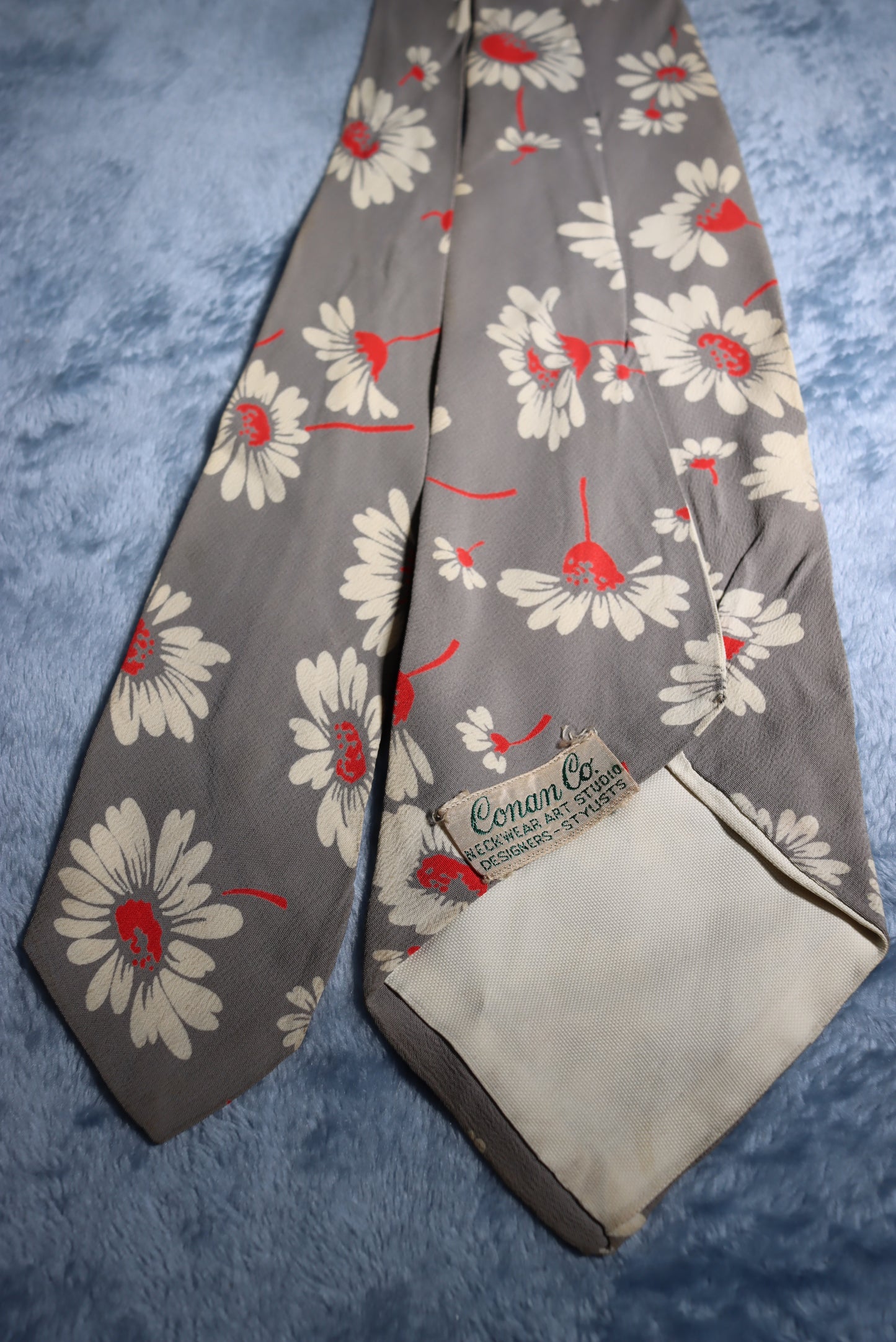 Conan Co Grey Daisy Design Vintage Swing Tie 1940s/50s