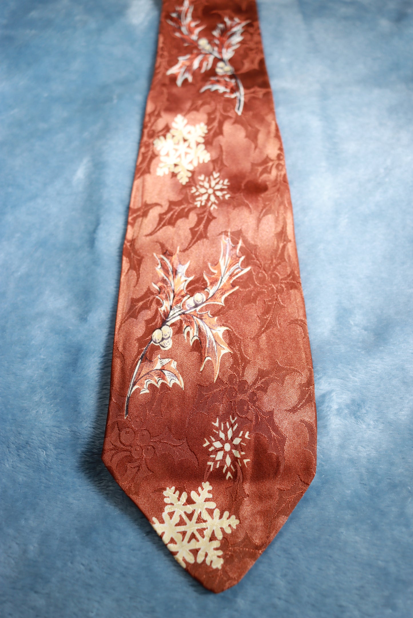 Vintage Arrow Jacquard Holly and Snowflake Swing Tie 1940s/50s