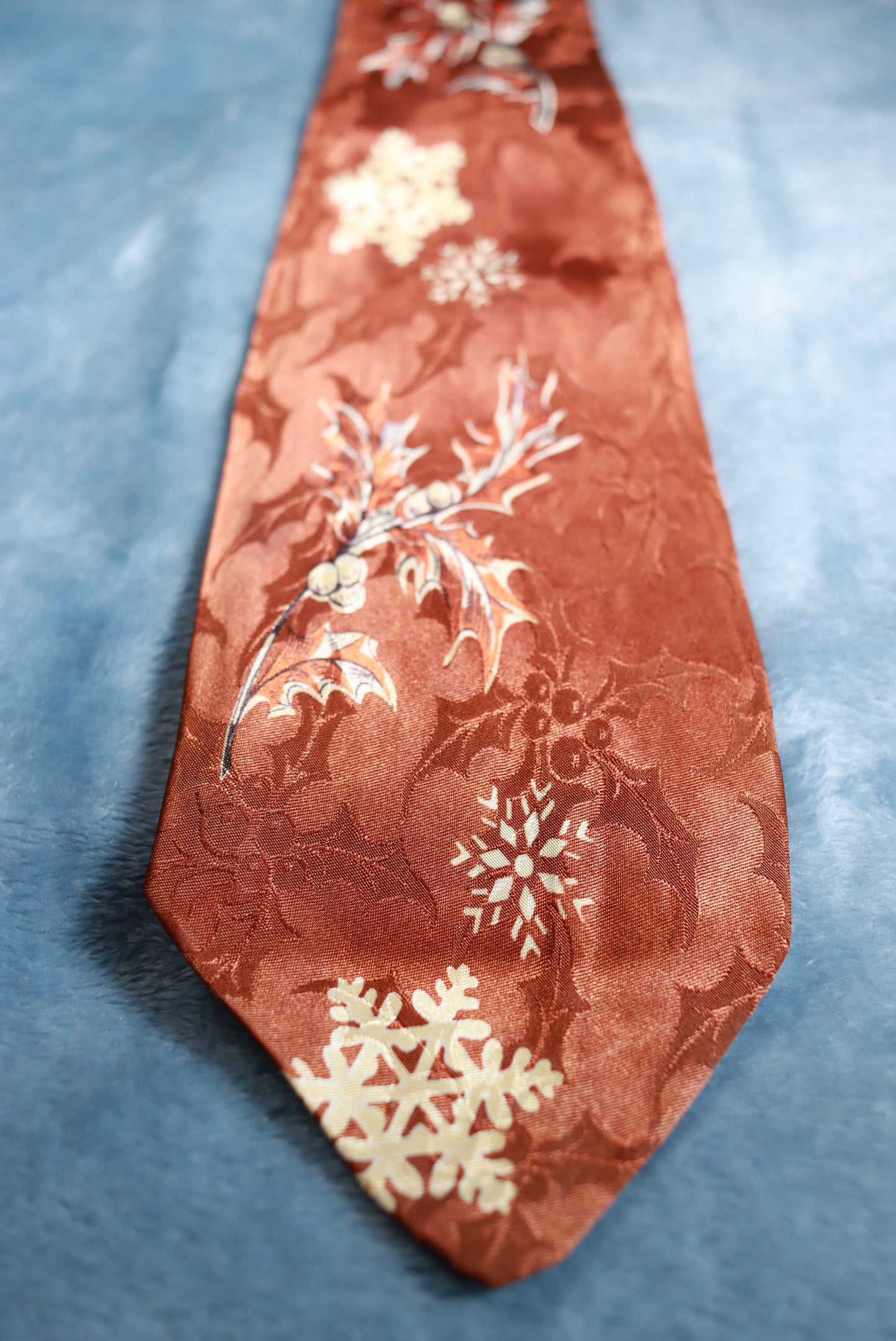Vintage Arrow Jacquard Holly and Snowflake Swing Tie 1940s/50s