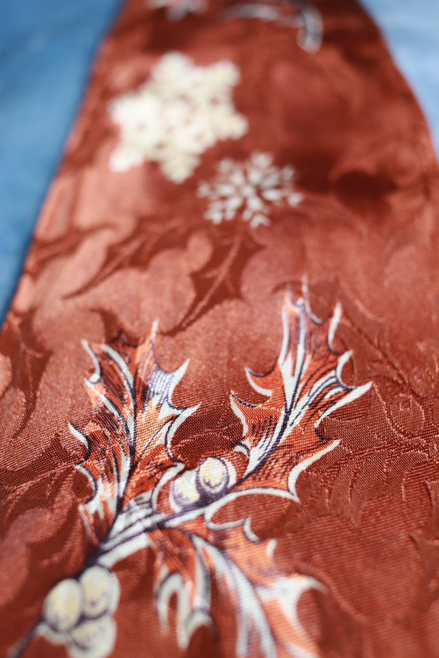Vintage Arrow Jacquard Holly and Snowflake Swing Tie 1940s/50s