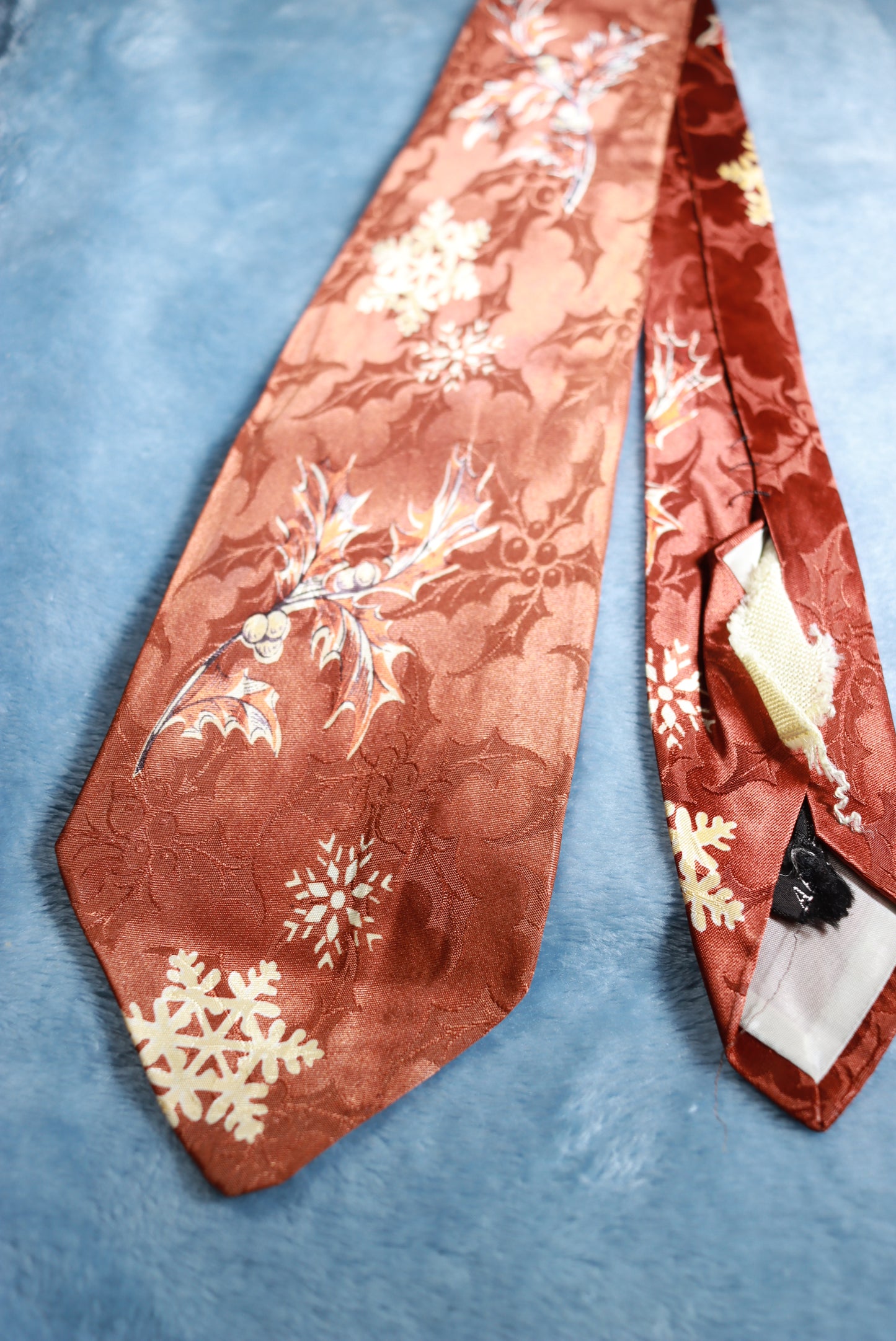 Vintage Arrow Jacquard Holly and Snowflake Swing Tie 1940s/50s