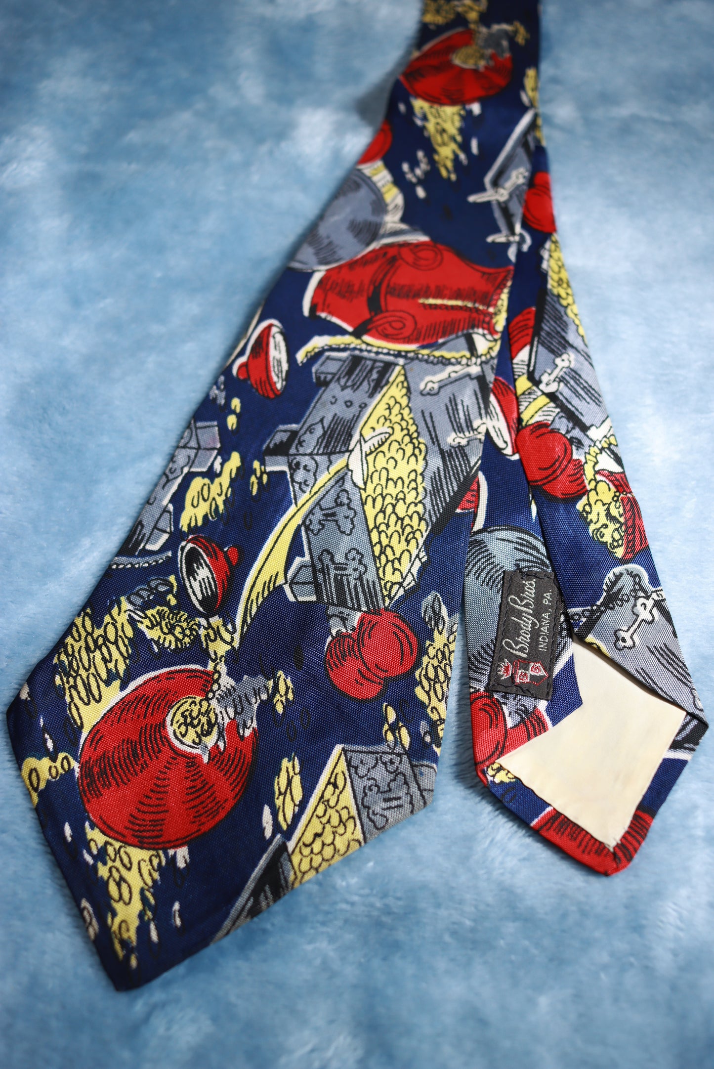 Vintage Regal Cravat Treasure Chest Swing Tie 1940s/50s