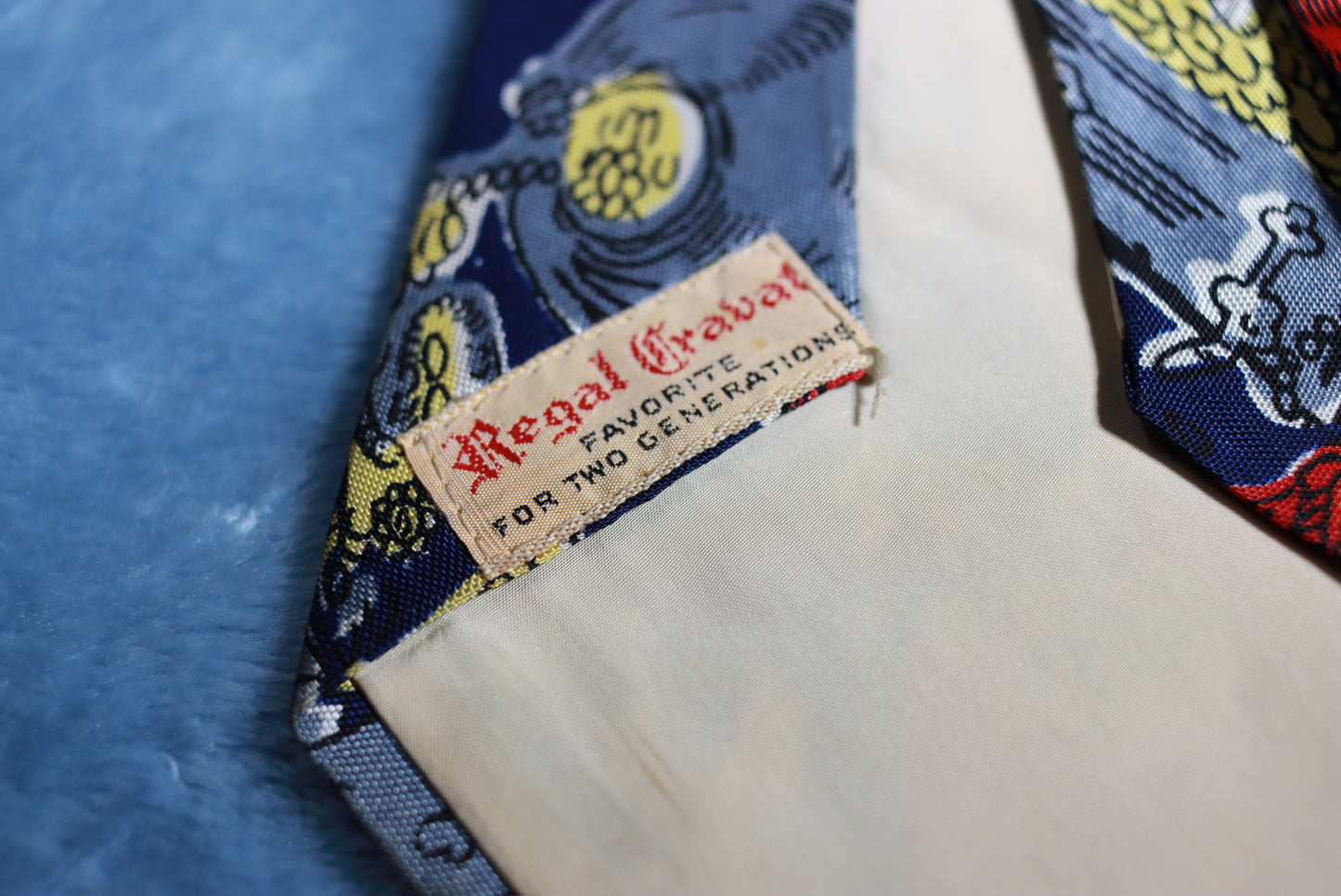 Vintage Regal Cravat Treasure Chest Swing Tie 1940s/50s