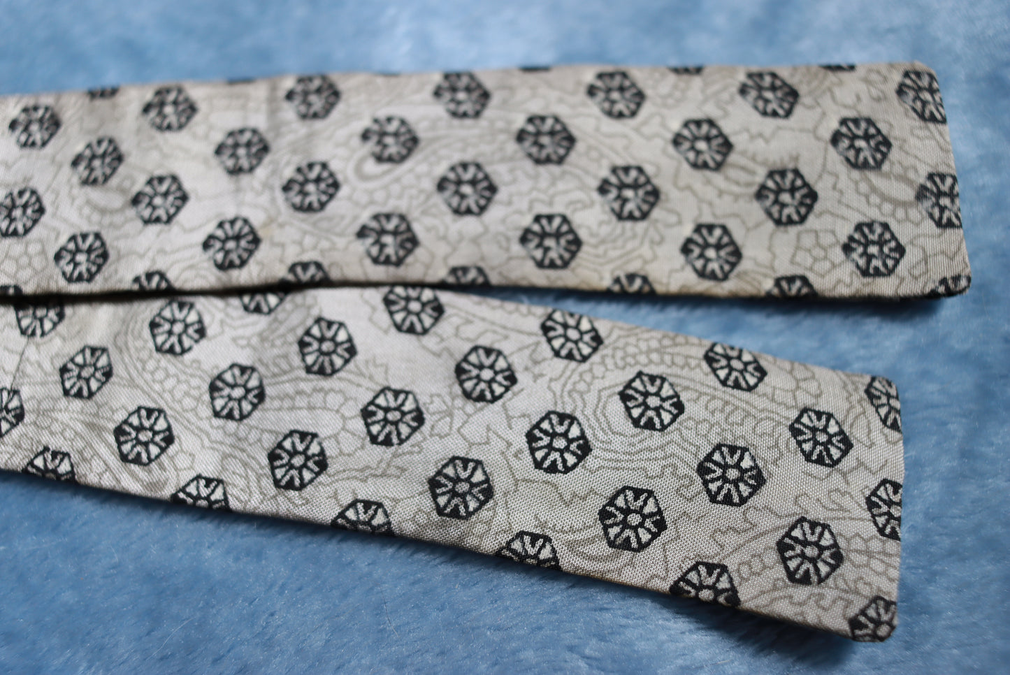 Vintage Silver Narrow Straight All Silk Bow Tie