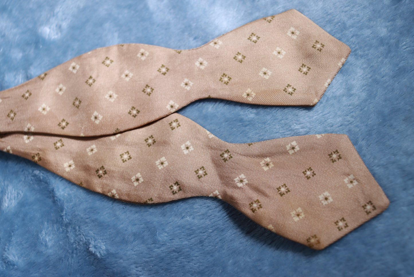 Vintage Resilio Narrow Thistle Pointed Bow Tie