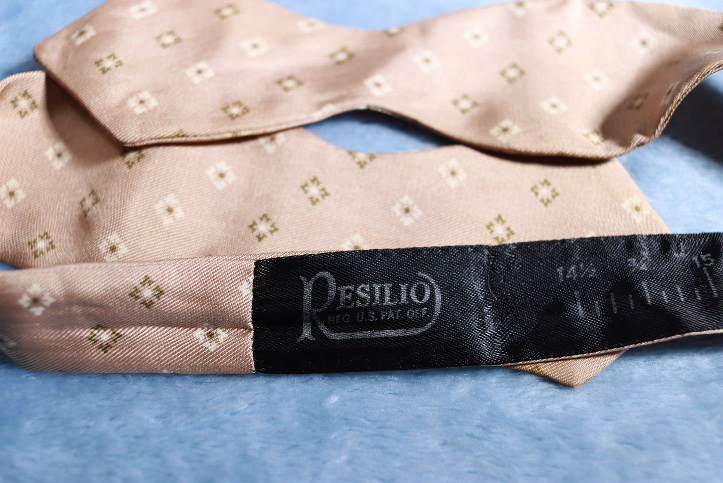 Vintage Resilio Narrow Thistle Pointed Bow Tie