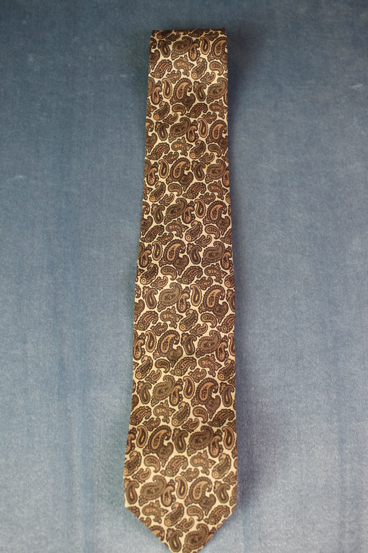 Vintage 1960s John Comfort all silk 2 tones browns paisley skinny tie