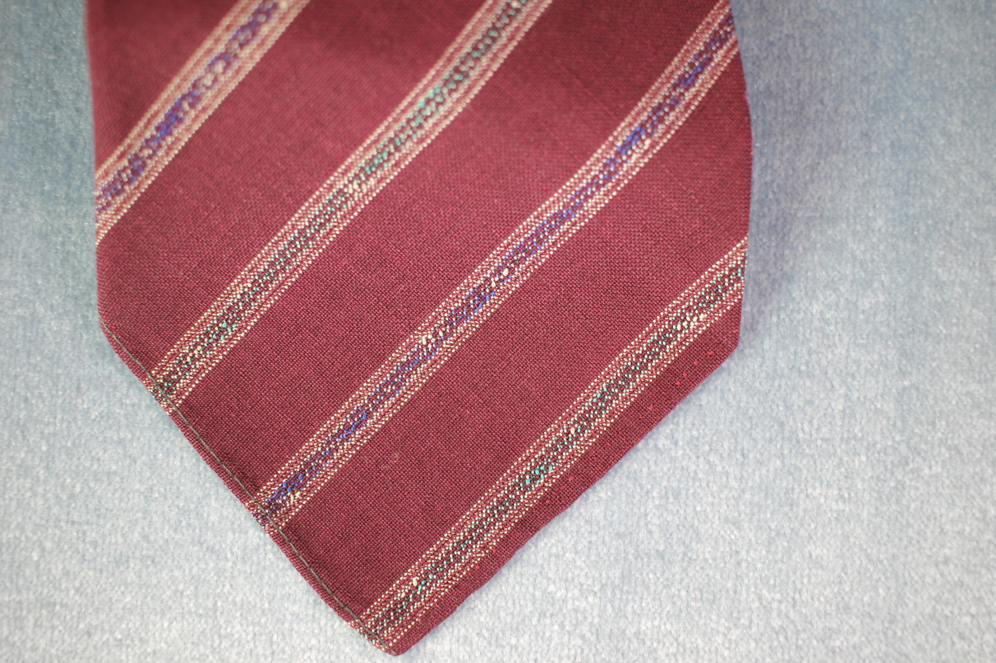 Vintage 1940s/1950s Wembley burgundy stripe non crush swing tie