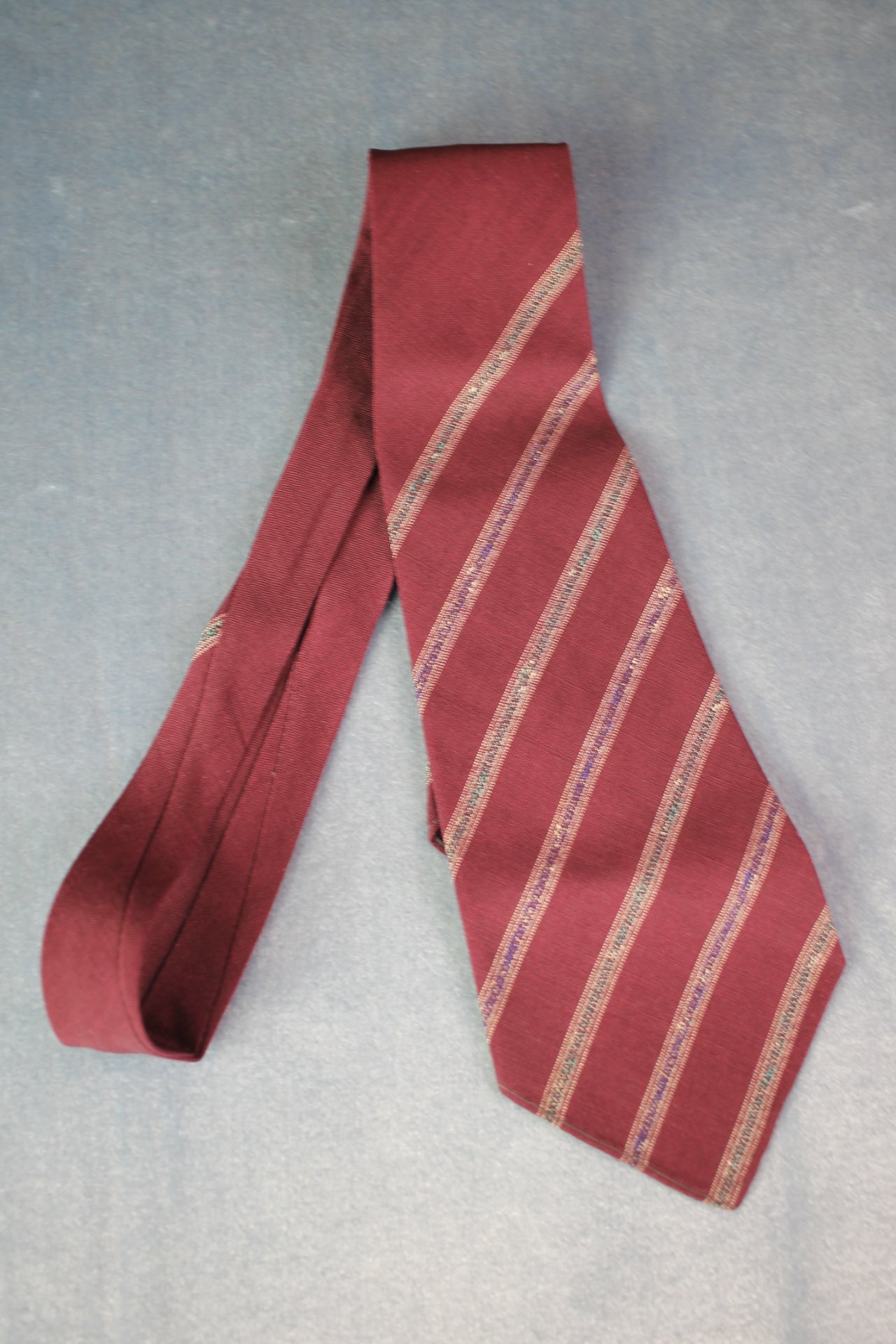 Vintage 1940s/1950s Wembley burgundy stripe non crush swing tie