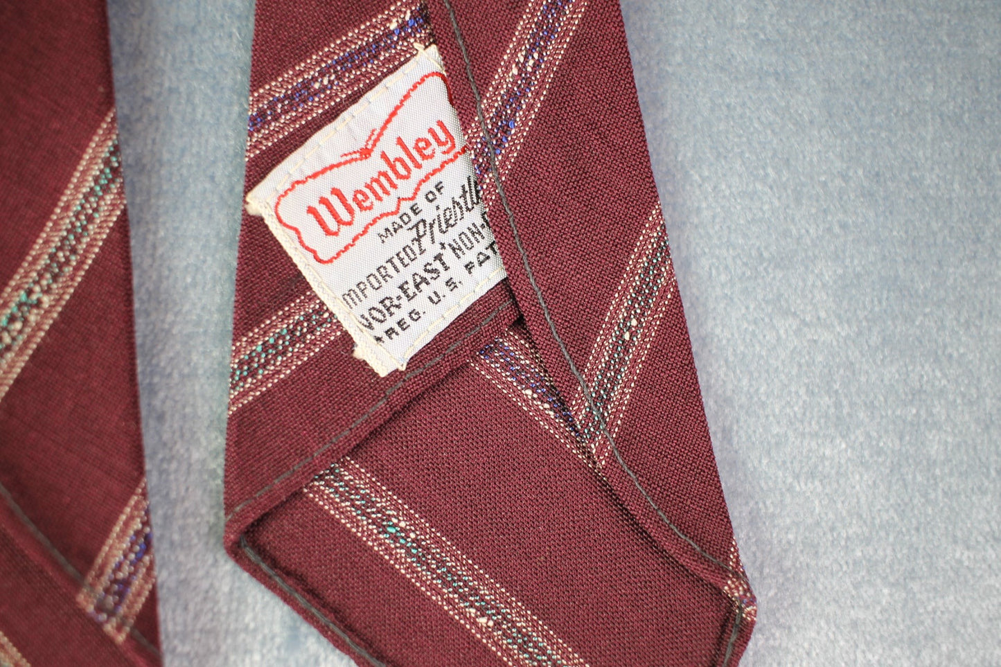 Vintage 1940s/1950s Wembley burgundy stripe non crush swing tie
