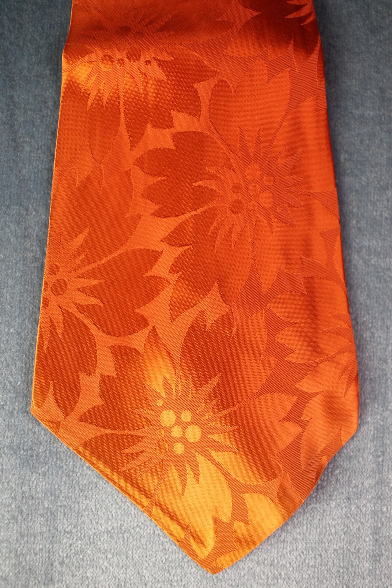Vintage Exclusive 1940s/50s floral burnt orange jacquard swing tie