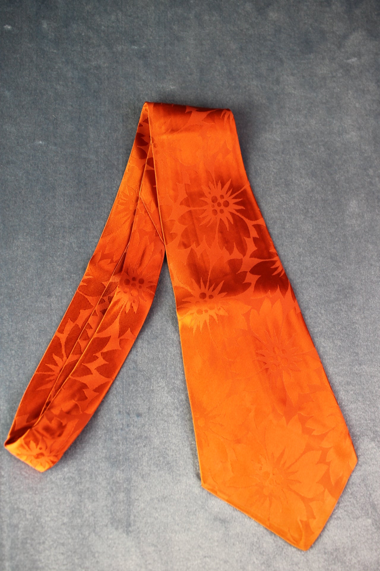 Vintage Exclusive 1940s/50s floral burnt orange jacquard swing tie