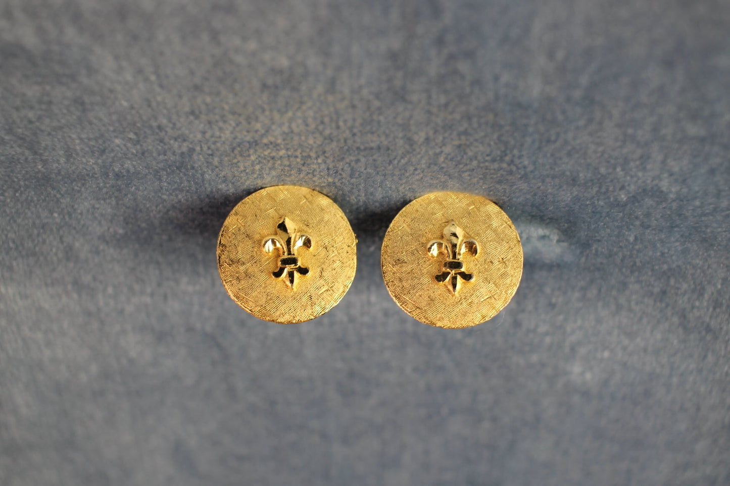 Vintage Fleur de Lys gold metal cufflinks