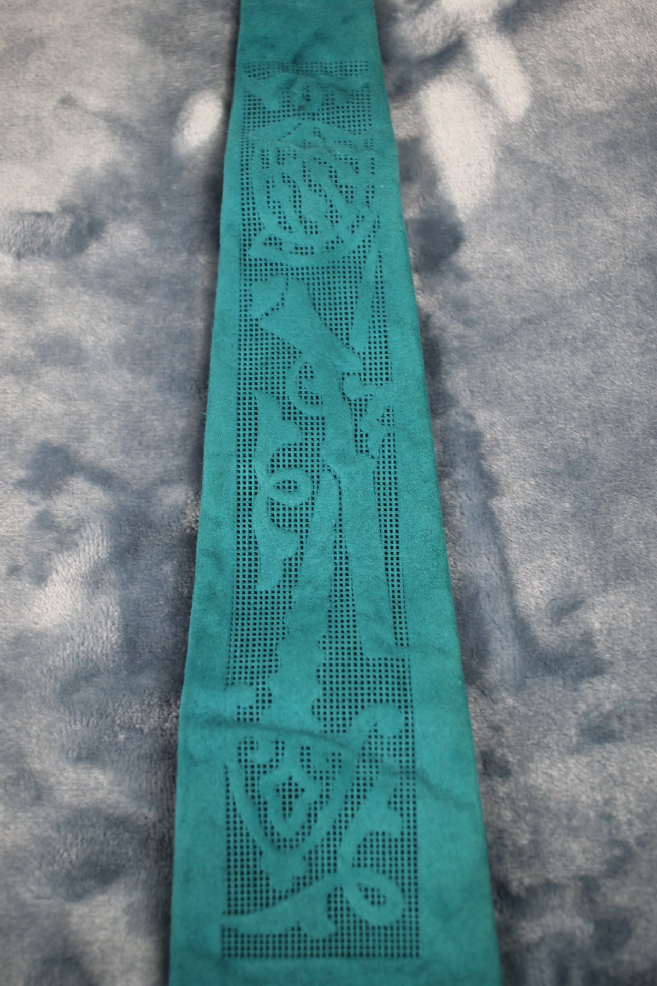 Vintage 1940s/50s suede cut turquoise swing tie