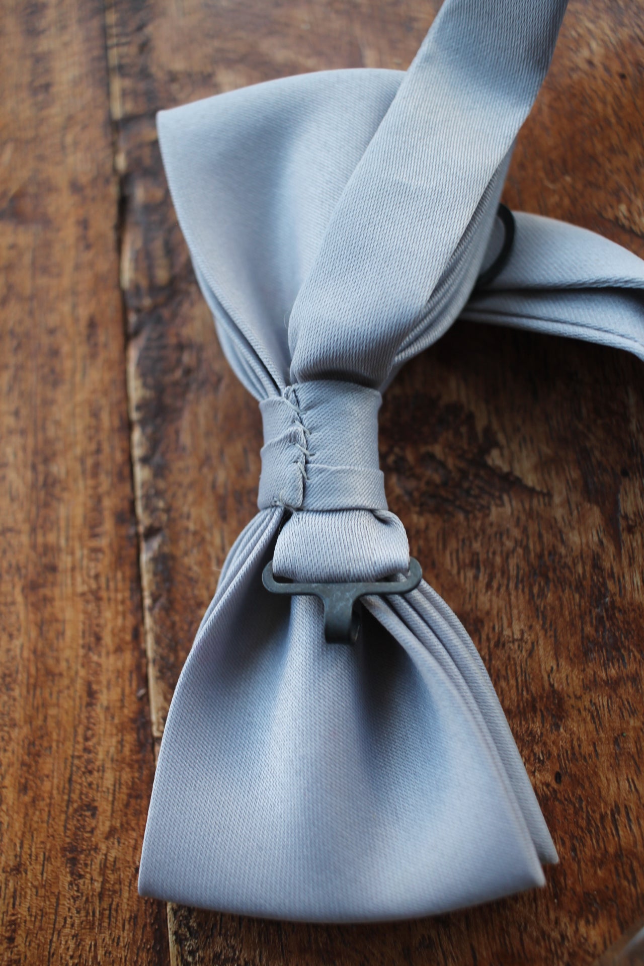 Vintage pre-tied silver grey bow tie adjustable still in box