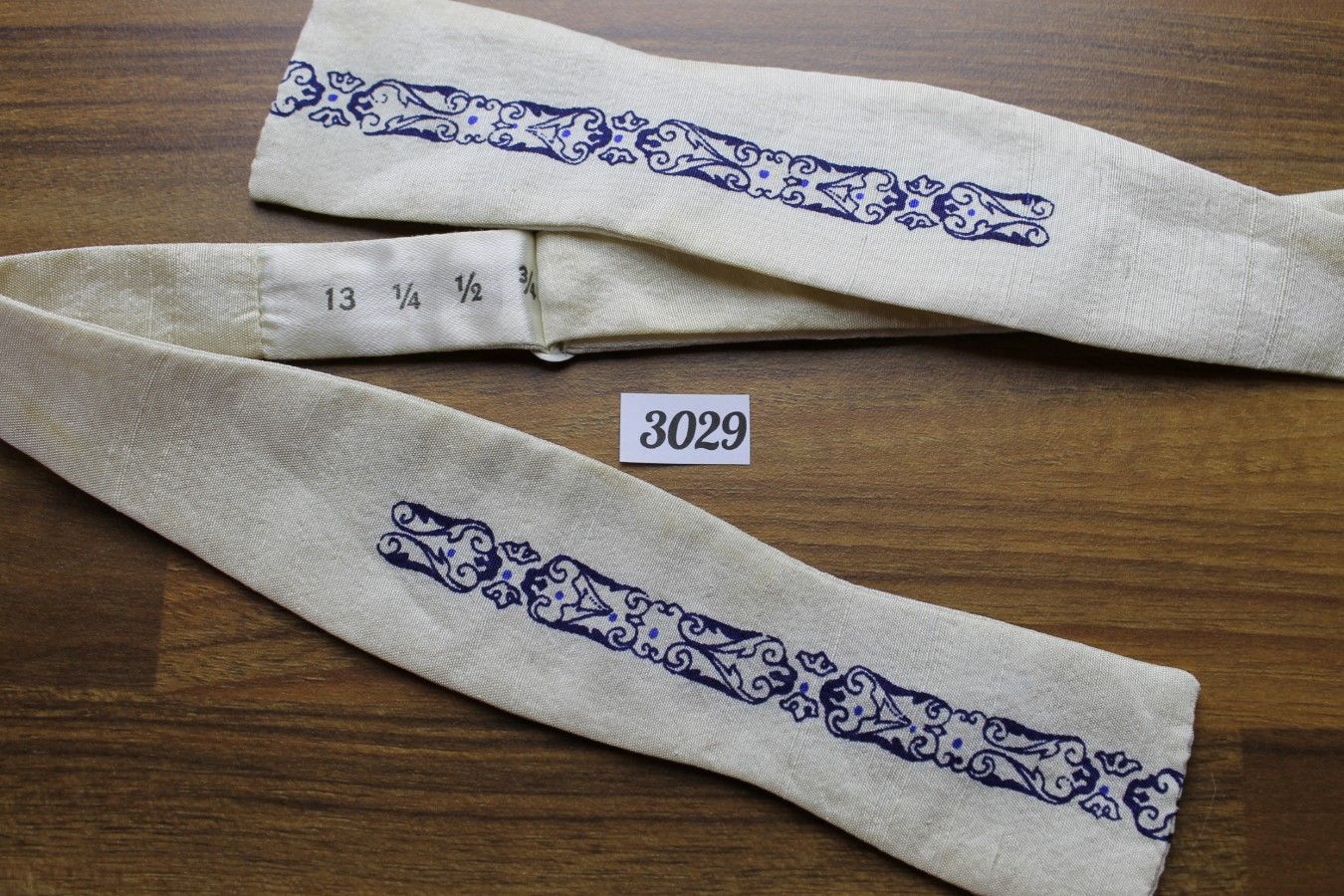 Vintage Self Tie Paddle Square End Bow Tie Navy Cream Slub Texture