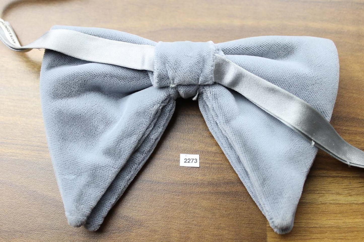 Vintage 1970s Pre Tied Drop Bow Tie Silver Grey Velvet Adjustable