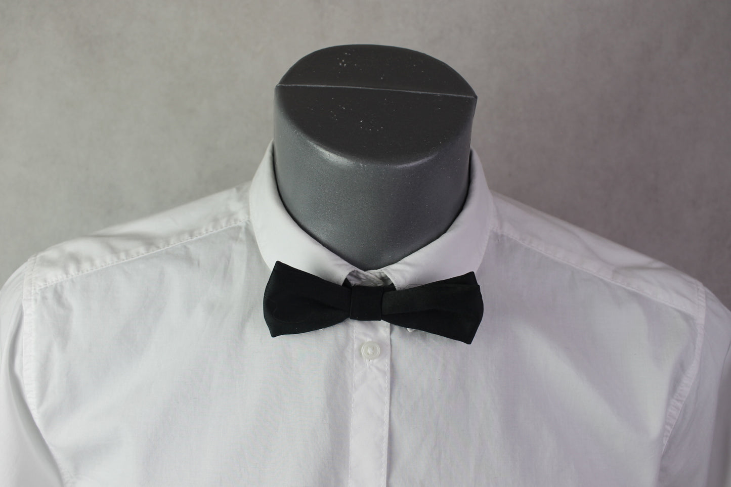 Vintage pre-tied black classic bow tie adjustable