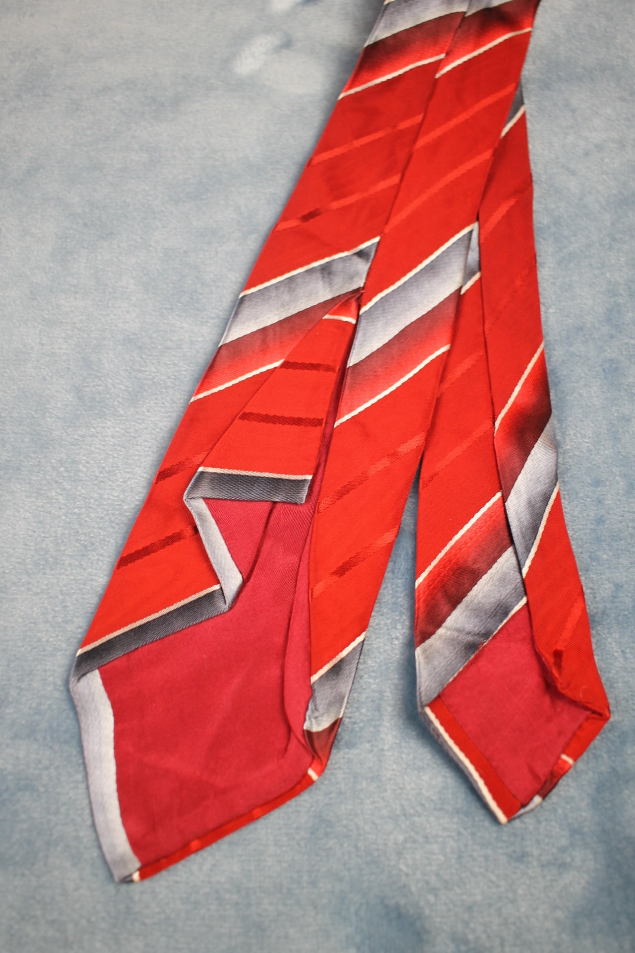 Vintage Red Silver Striped Pattern Swing Tie 1940s/50s