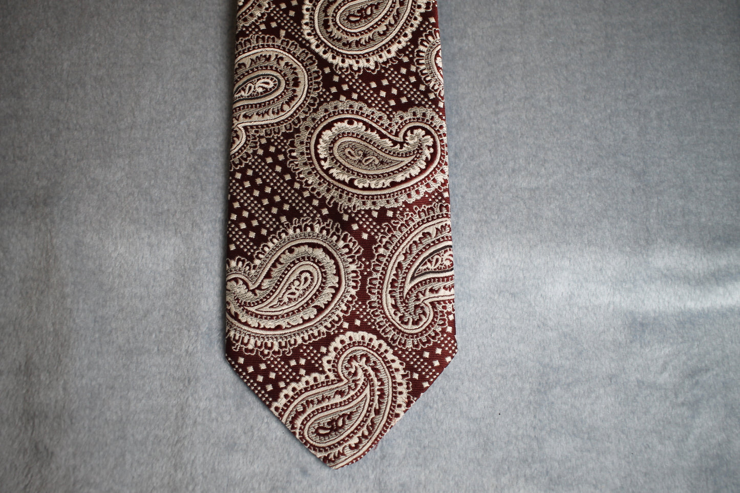 Vintage Trevira 1960s/70s dark red silver pattern kipper tie