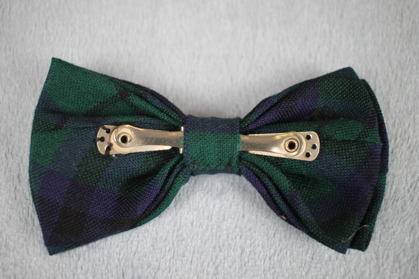 Vintage green blue tartan pattern clip on bow tie