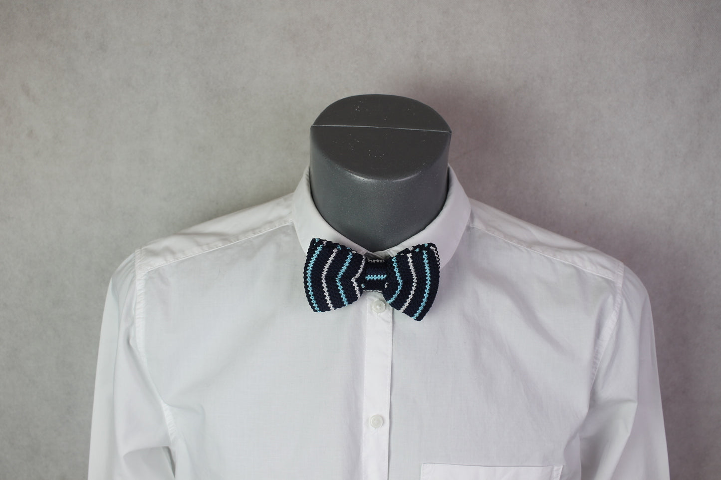 Vintage pre-tied blue white striped pattern bow tie adjustable