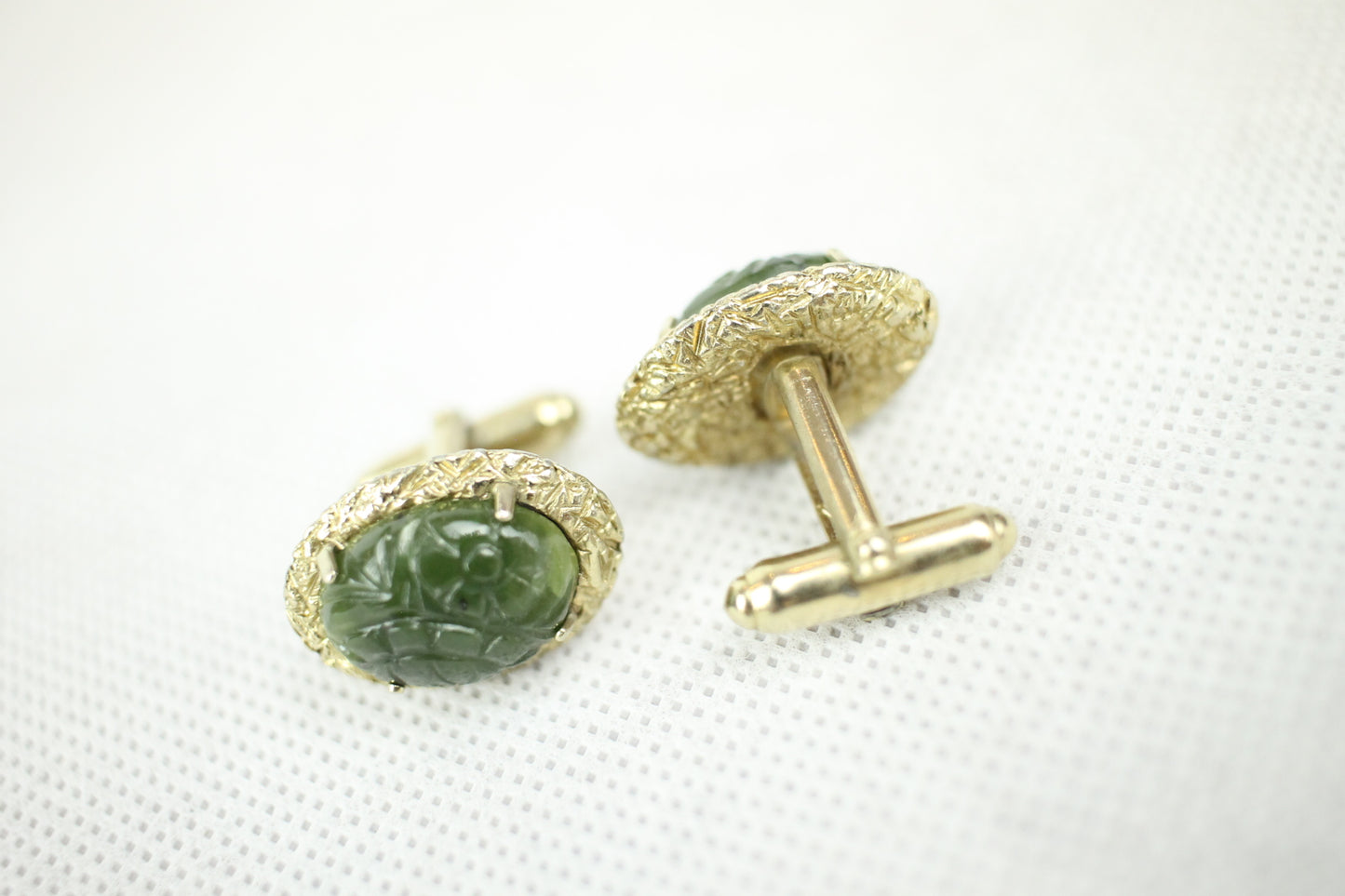 Vintage Anson Carved Oval Green Stone Leaf Pattern Mount Cuff Links