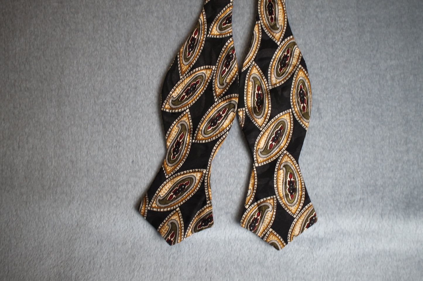 Vintage R Hanauer self tie thistle end all silk black gold red pattern bow tie adjustable
