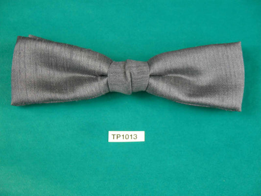 Vintage grey slub fabric square end clip on bow tie