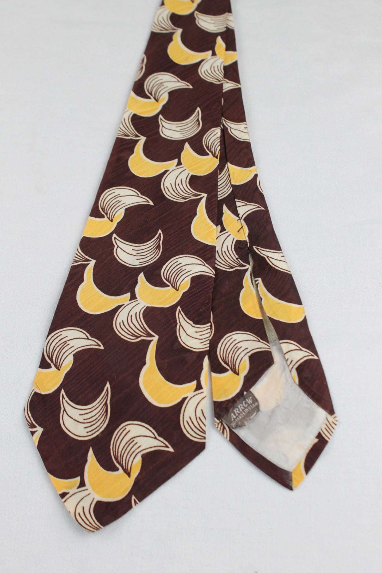 Vintage Arrow Brown Yellow Reoccurring Pattern Swing Tie 1940s/50s