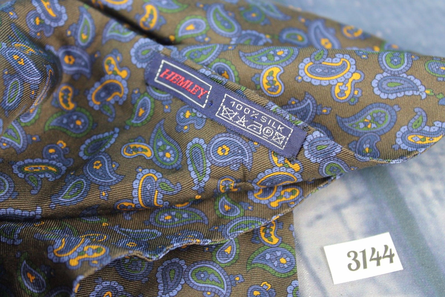 Vintage Hemleys 100% Silk Long Cravat Or Scarf Arrow End Taupe Blue Gold Paisley