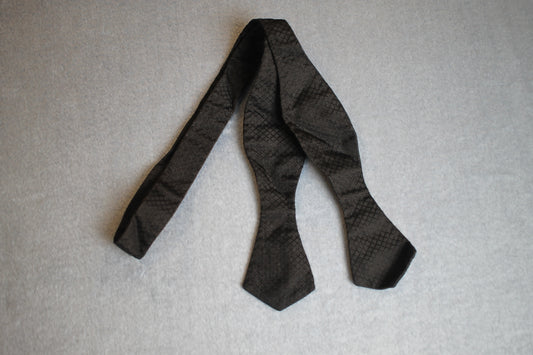 Vintage Ogilvie & Jacobs self tie arrow end classic black squares bow tie
