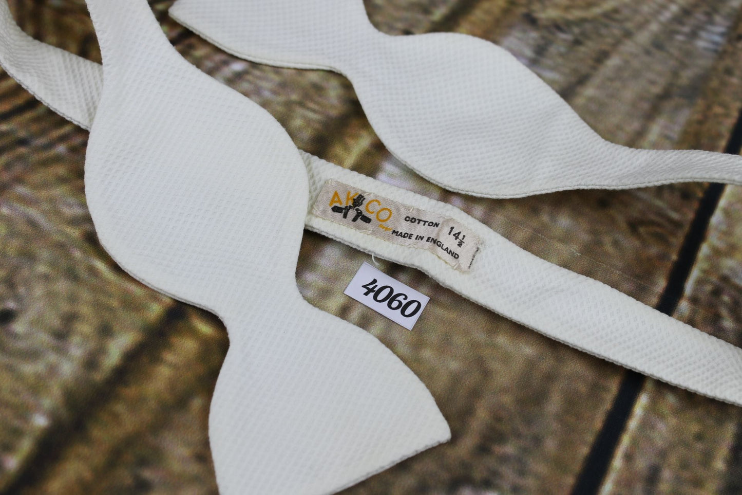 Vintage Akco 100% Textured Ivory Cotton Self Tie Adjustable Thistle Straight End Bow Tie