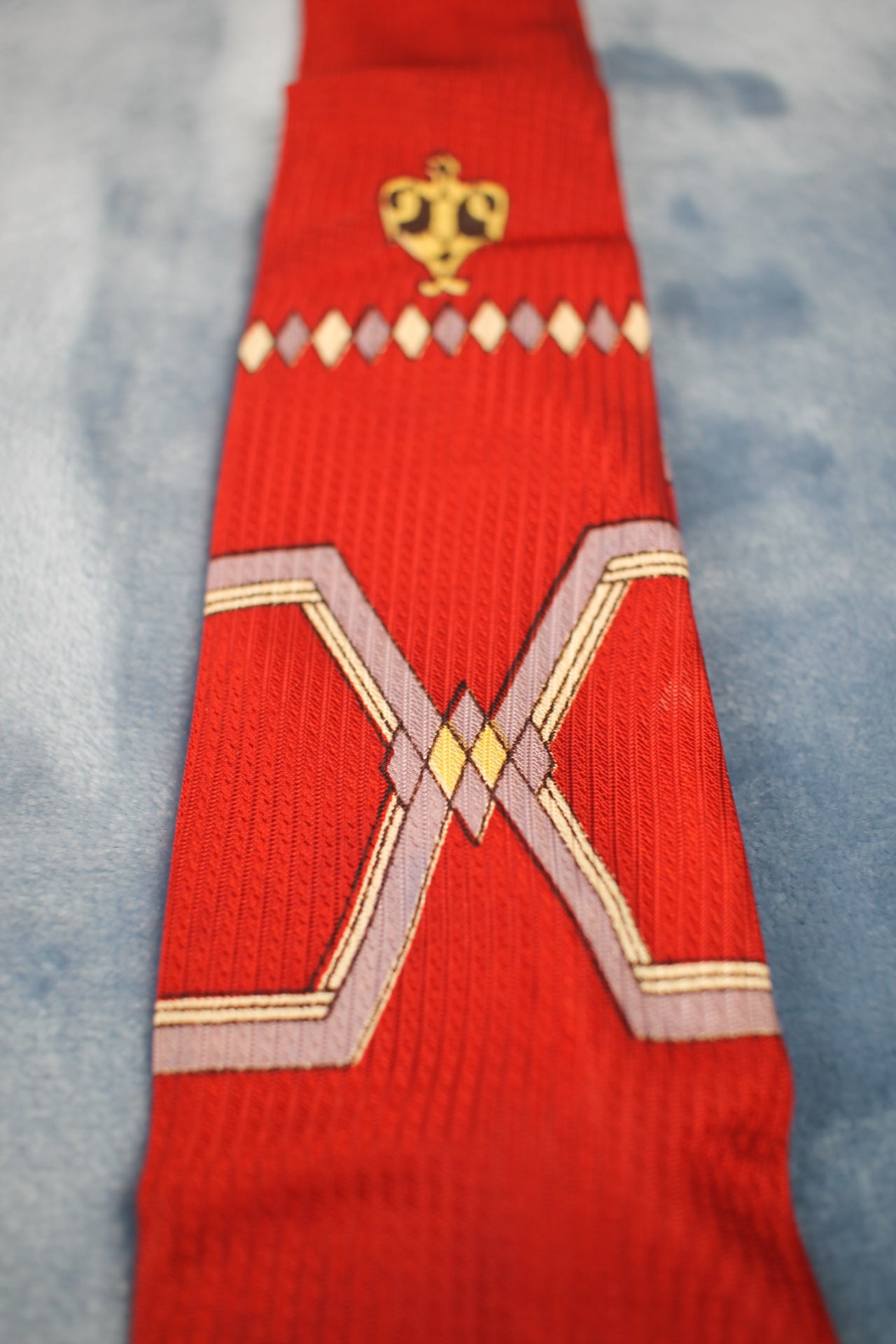 Vintage 1940s/50s red lilac cream pattern tie