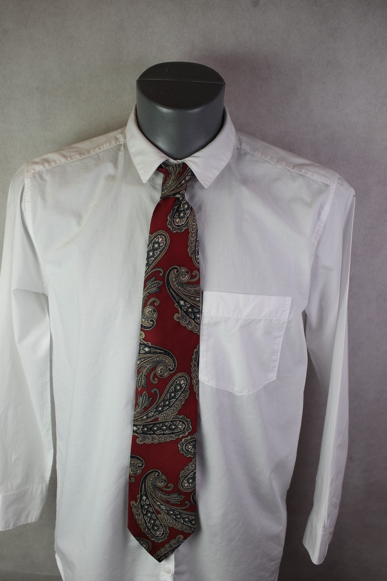 Vintage Franco Baretta 100% silk red gold green paisley pattern tie