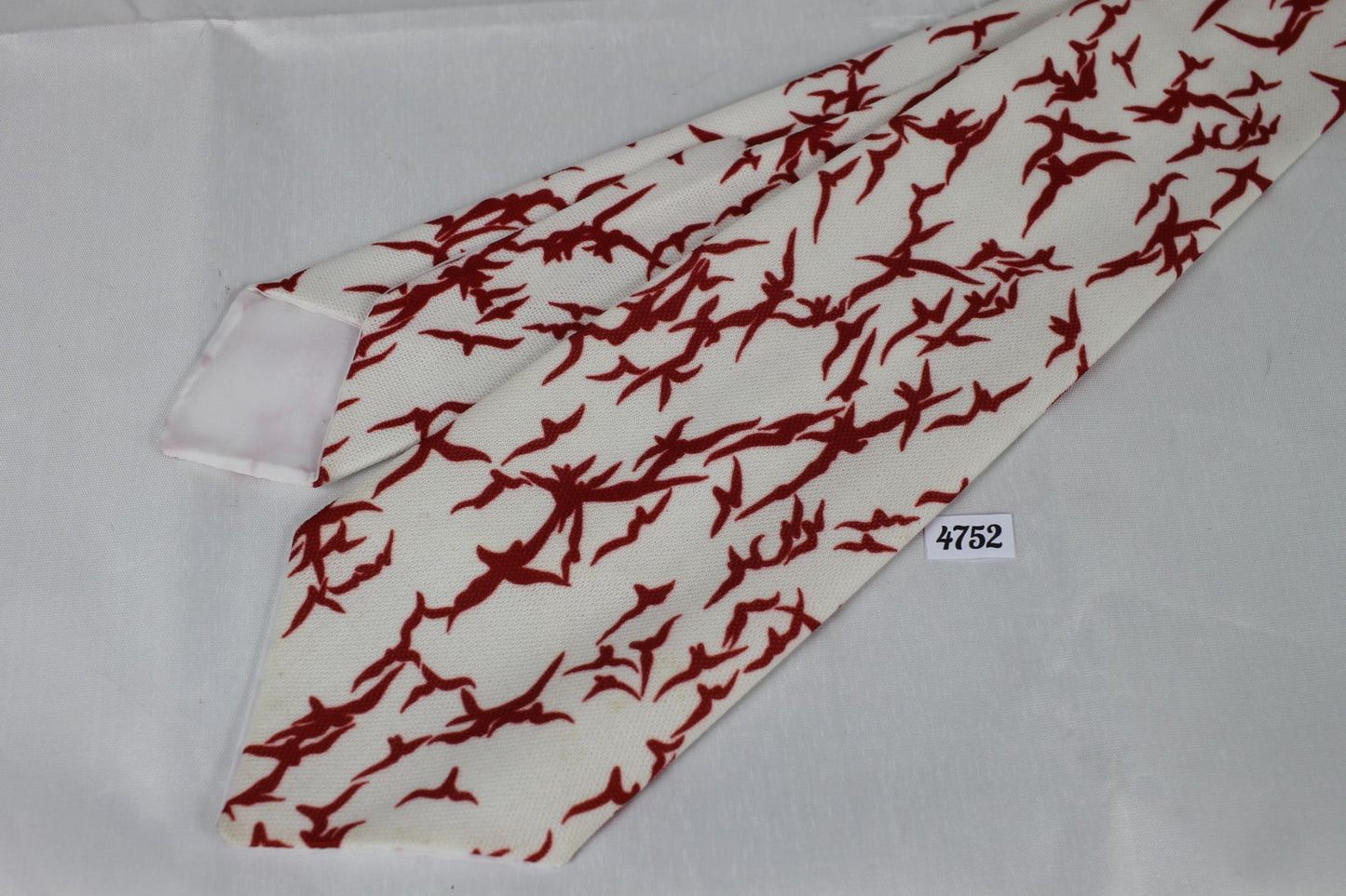 Vintage Swinging 60s White Red Flying Birds Design Wide Crimplene Swing Style Tie