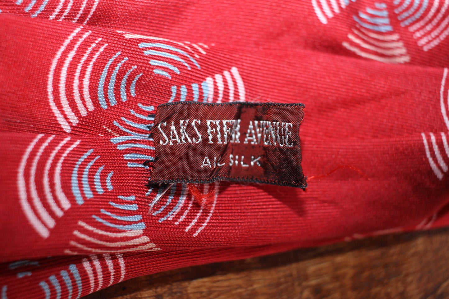 Vintage Saks Fifth Avenue all silk red pink blue circles pattern swing tie