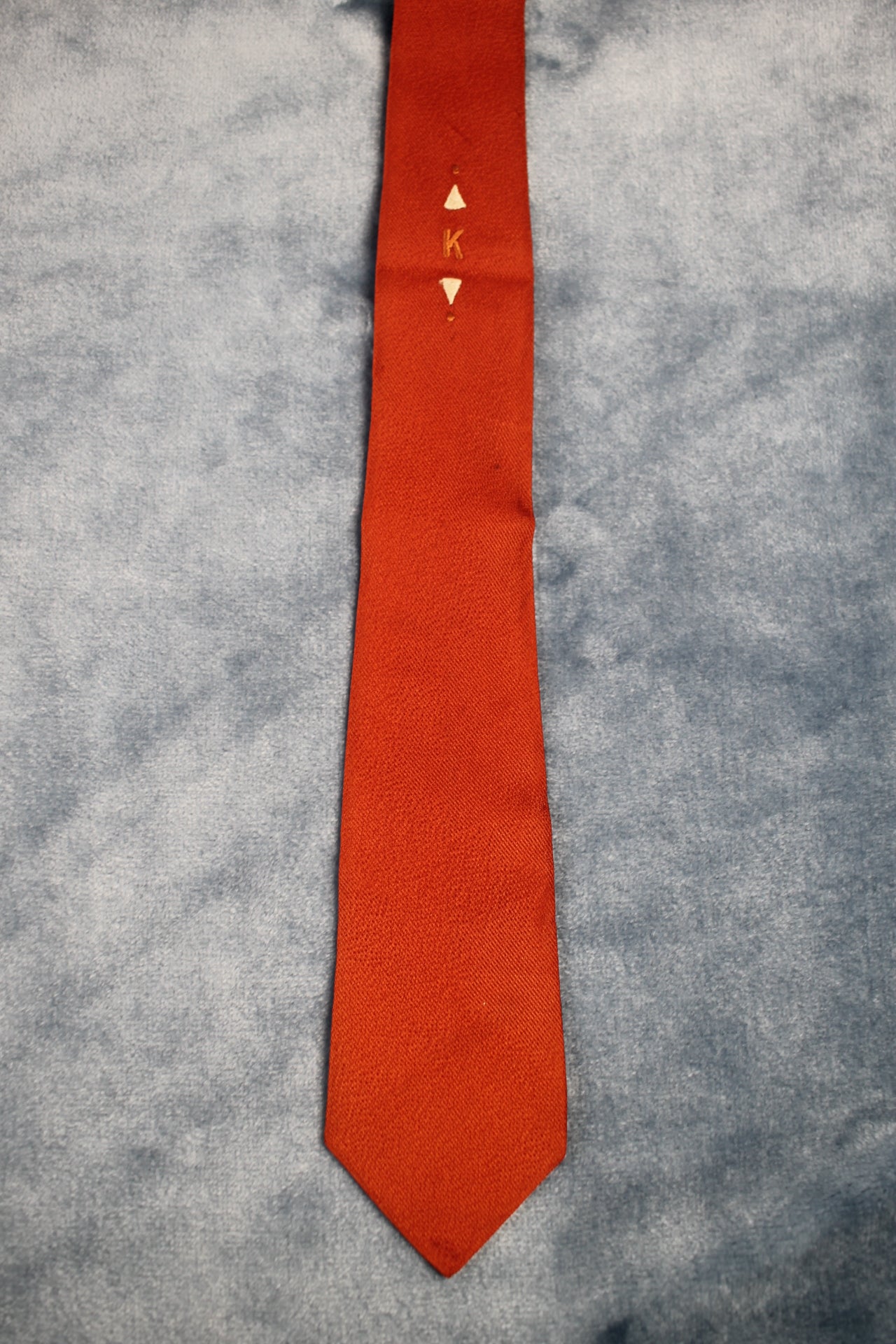 Vintage Pilgrim Roebuck & Co 1940s/50s burnt orange K motif tie