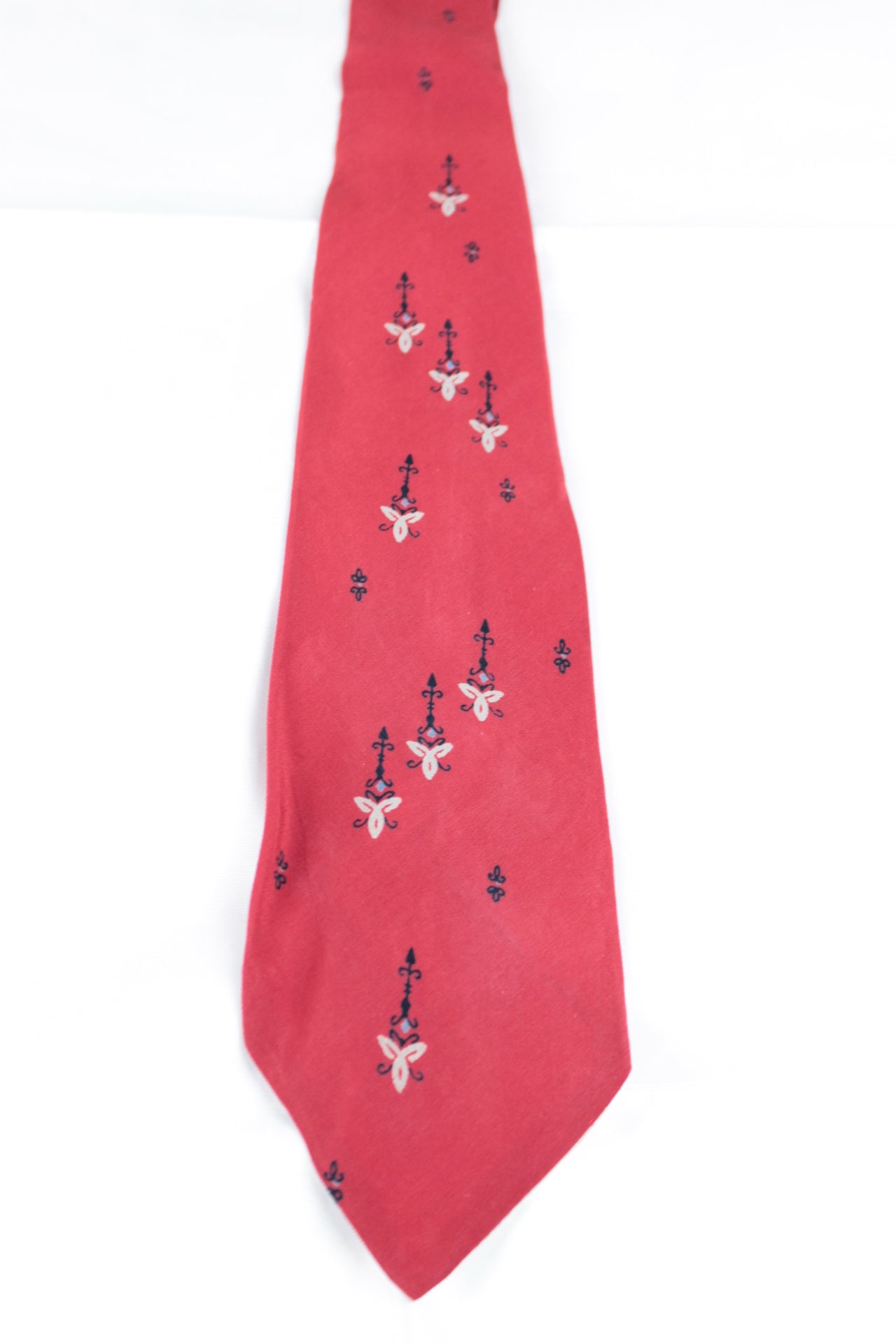 Vintage crimson red black green lightweight fabric pattern swing tie 1940s
