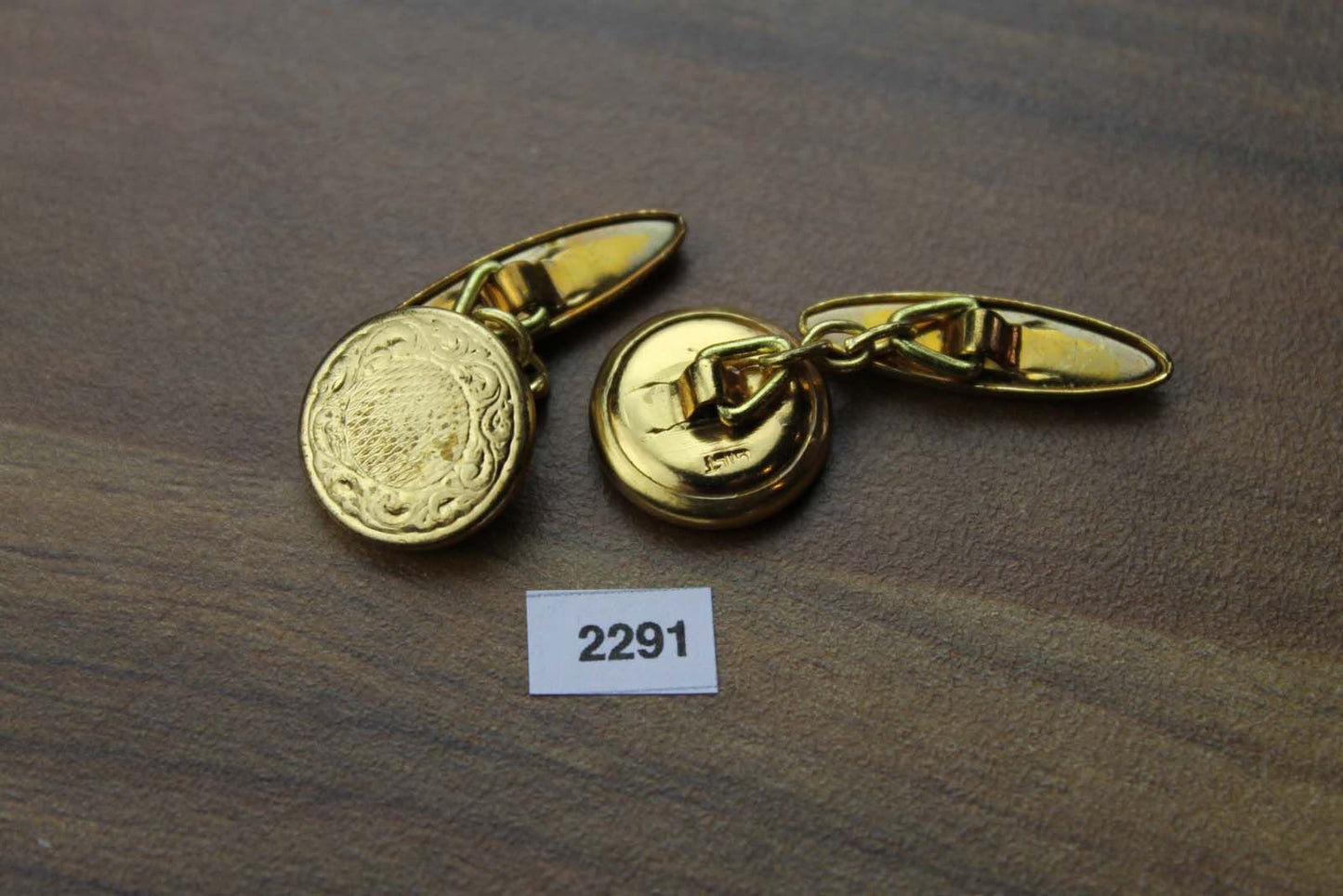 Vintage embossed leaf gold metal round chain connect cuff links 1950s