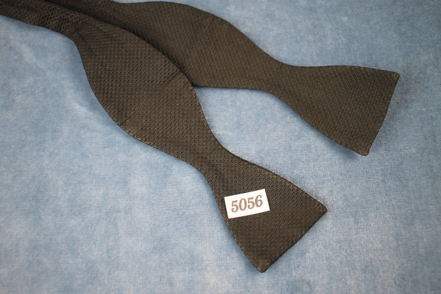 Vintage self tie thistle end black textured bow tie adjustable