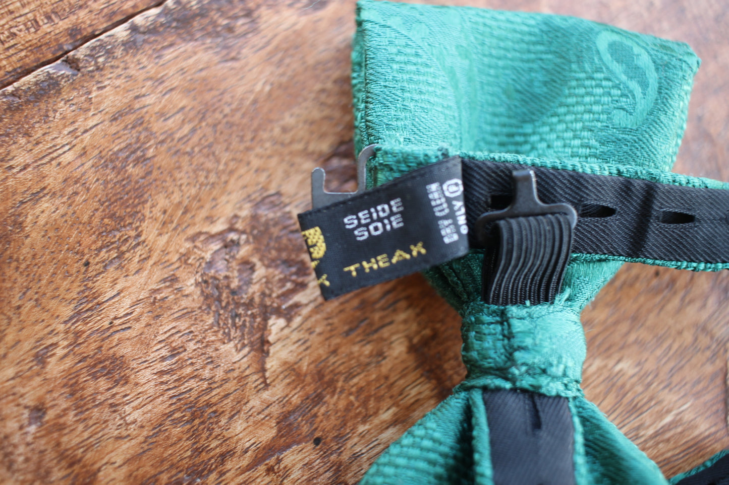 Vintage Frederick Theak pre-tied green jacquard bow tie and handkerchief set adjustable