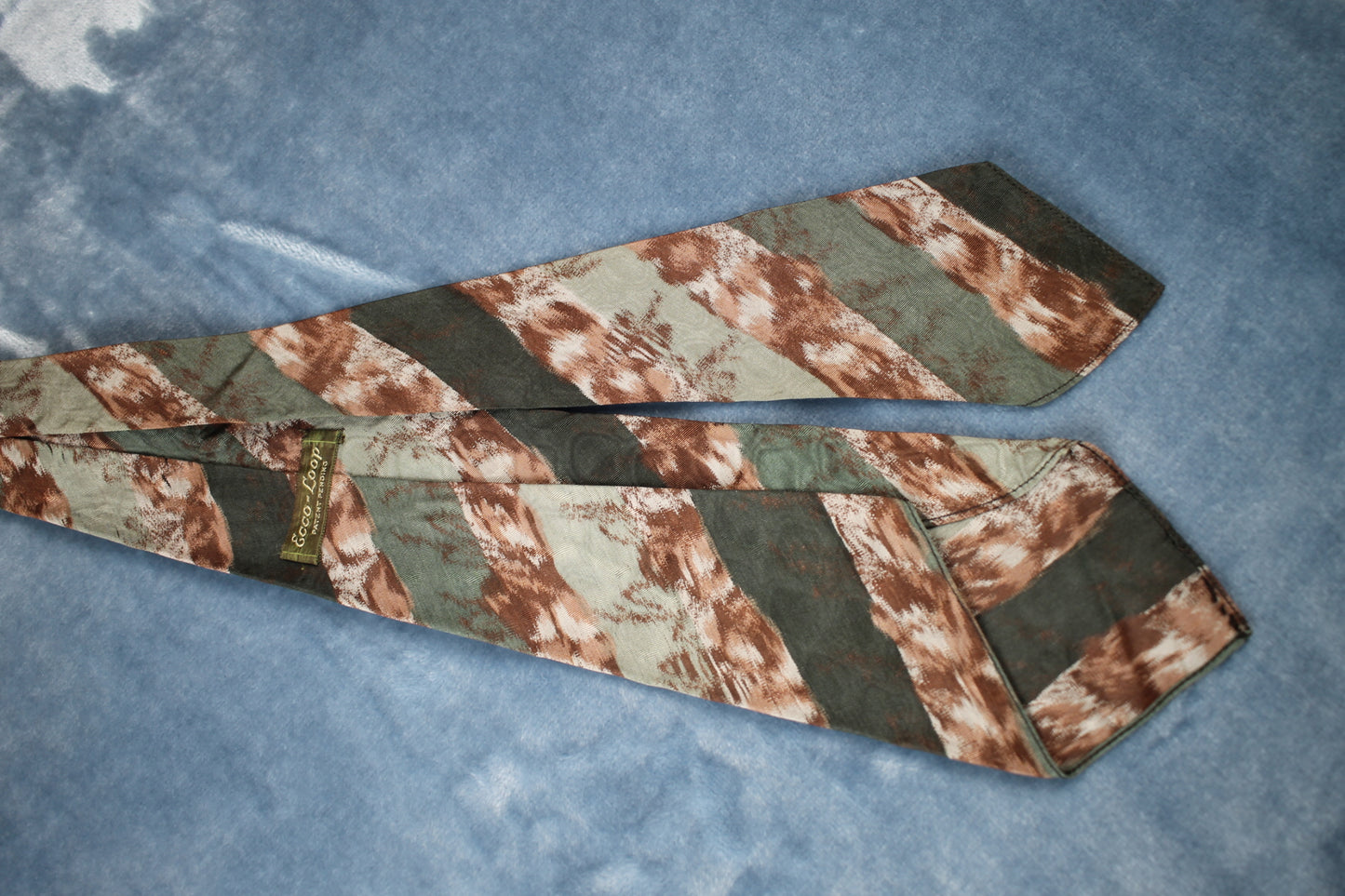 Vintage Ecco Loop imported silk 2 tone green brown pattern swing tie